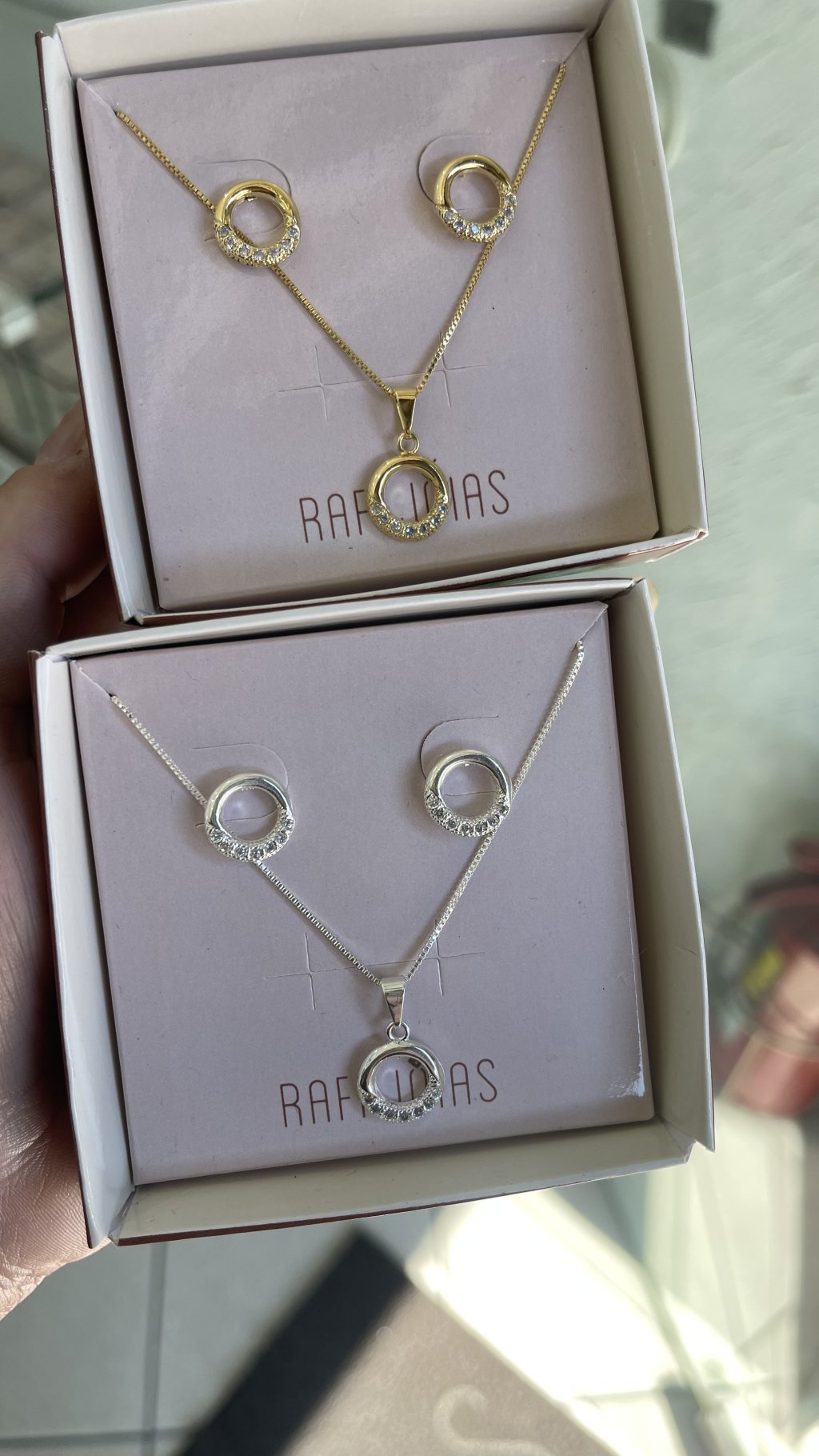 Conjunto círculo vazado ouro/prata