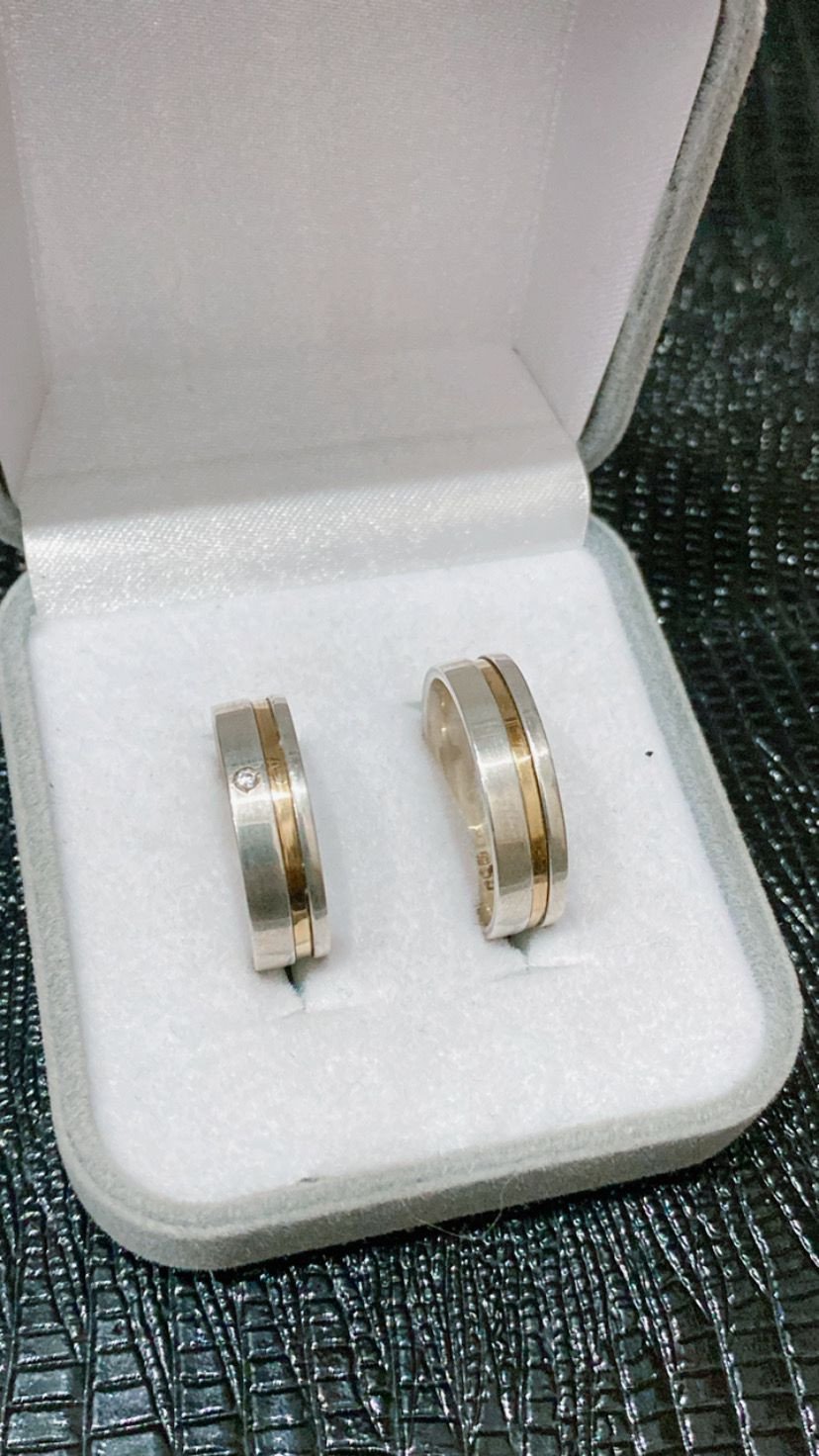 Aliança Prata com filete folheado a ouro