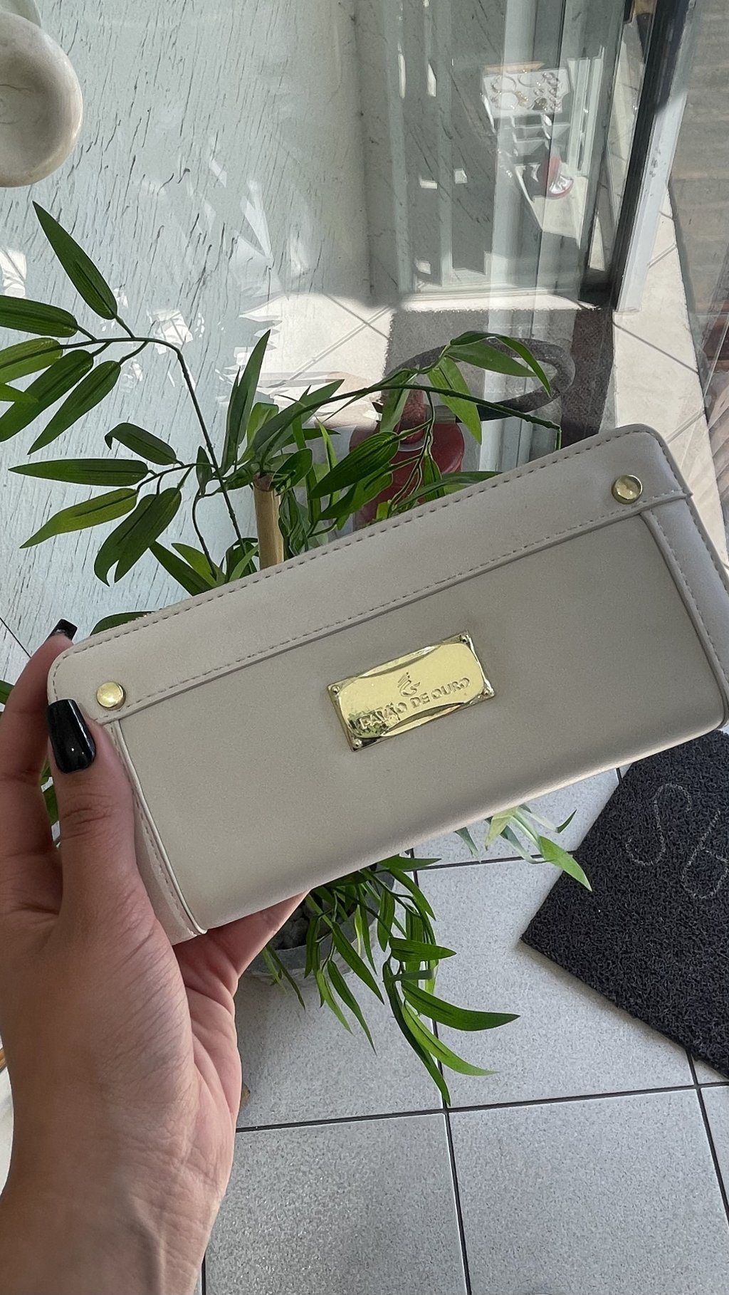 Carteira em couro off white