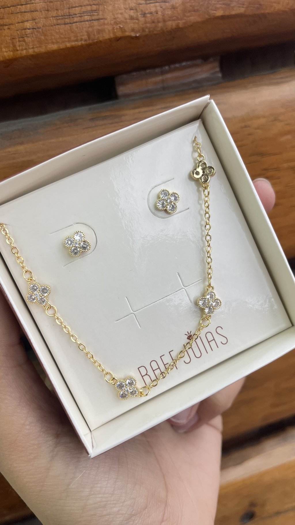 Conjunto trevo dourado 