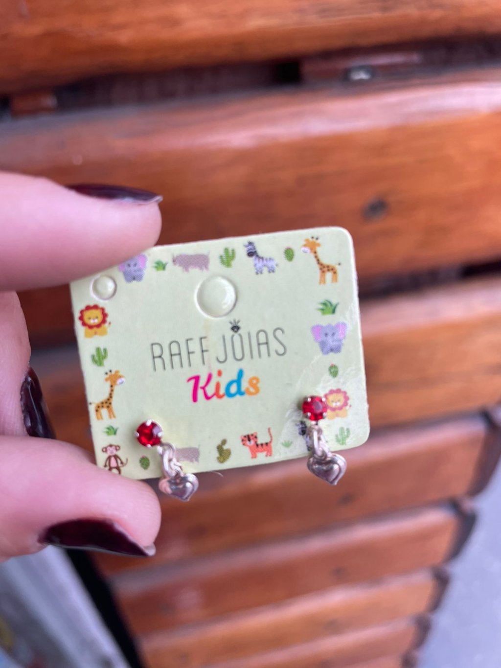 brinco prata coração pendurado