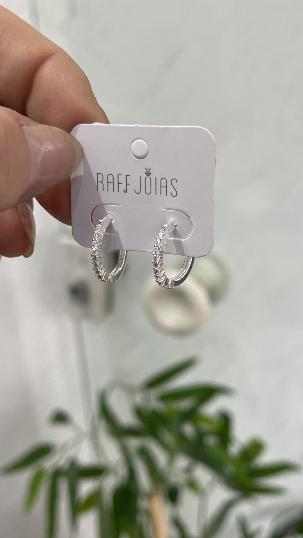 Brinco argolinha cravejada prata 