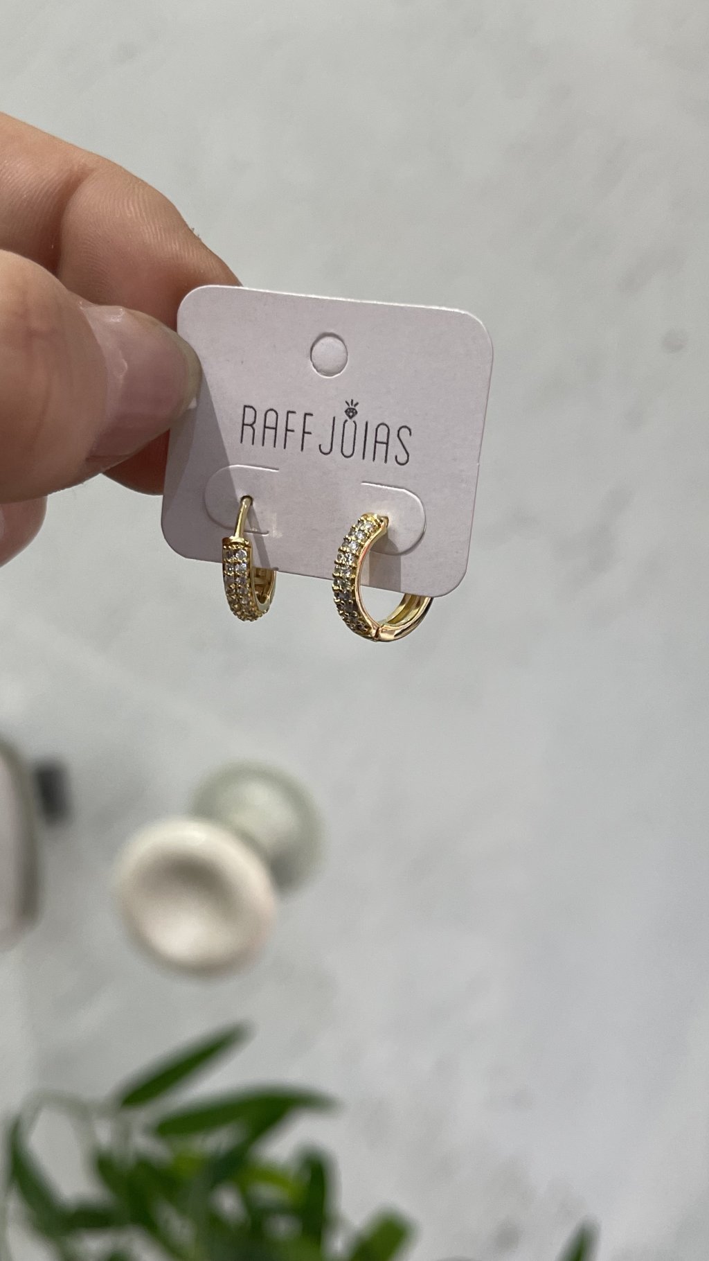 Brinco ouro argolinha cravejado 