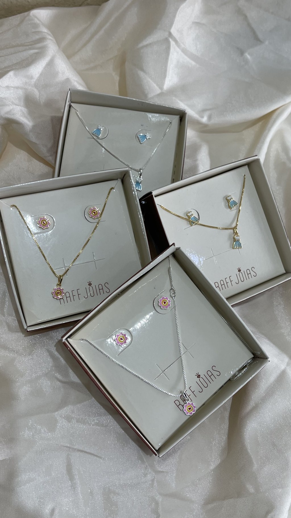 COJUNTO INFANTIL BRINCO E COLAR 