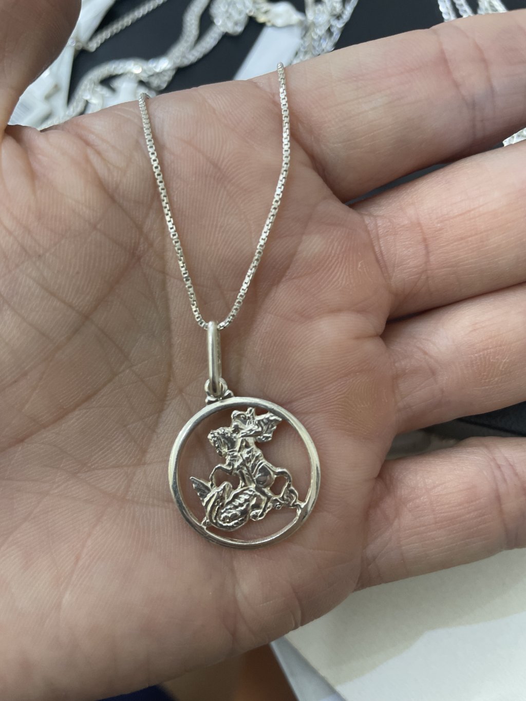 Corrente veneziana com pingente de São Jorge na prata 925