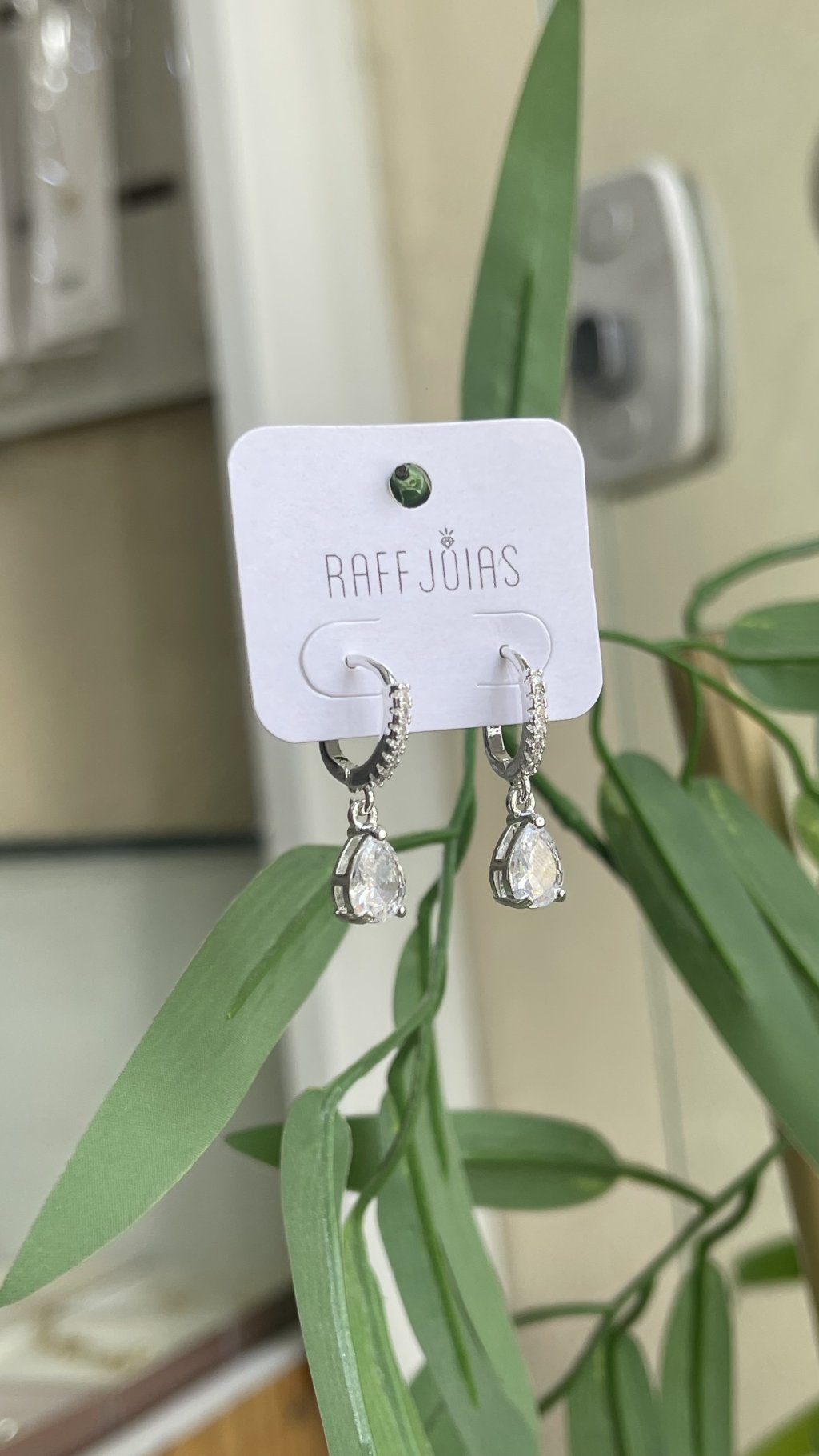 ARGOLA CRAVEJADA GOTA PRATA OU OURO