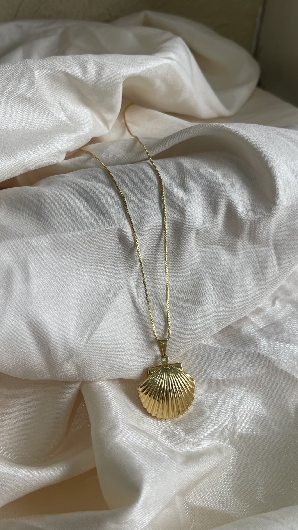 COLAR CONCHA/RELICARIO 