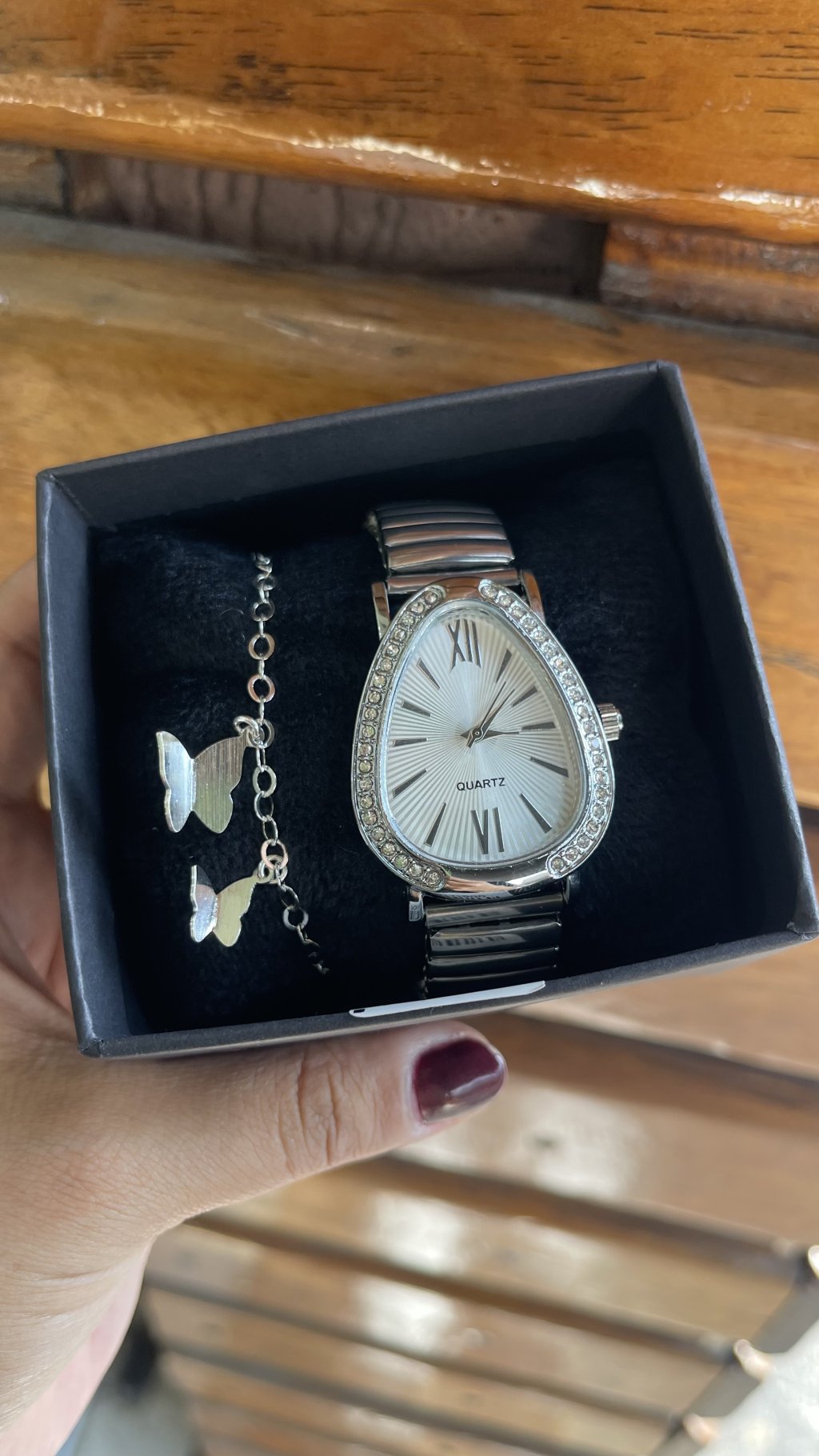 Relógio gota cravejado + pulseira borboletas