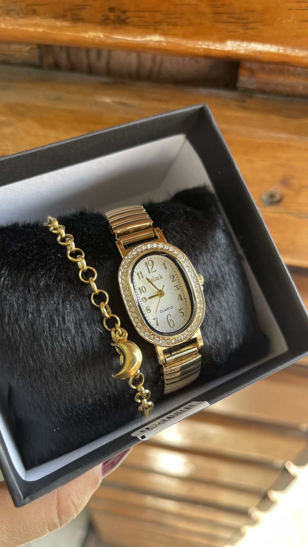 Relógio oval + pulseira lua