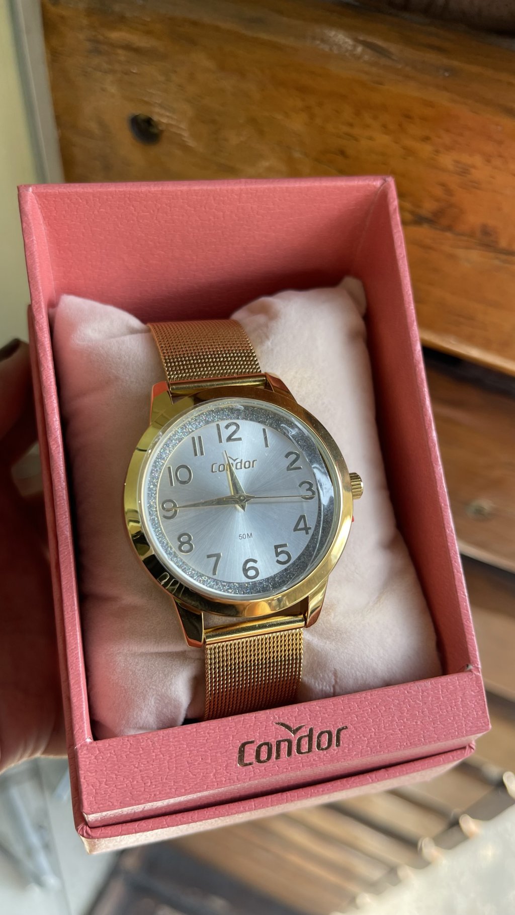 Relógio Condor dourado com glitter