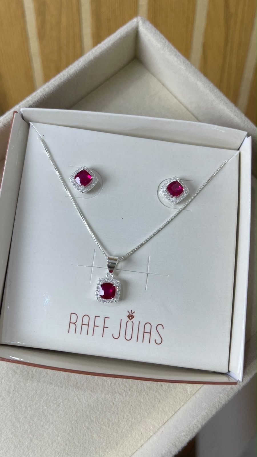 Conjunto prata 925 com zircônia vermelha 