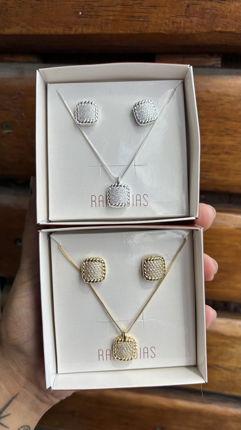Conjunto Quadrado Cravejado