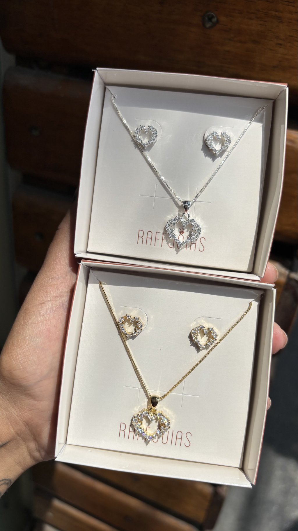 Conjunto Coração Vazado Cravejado