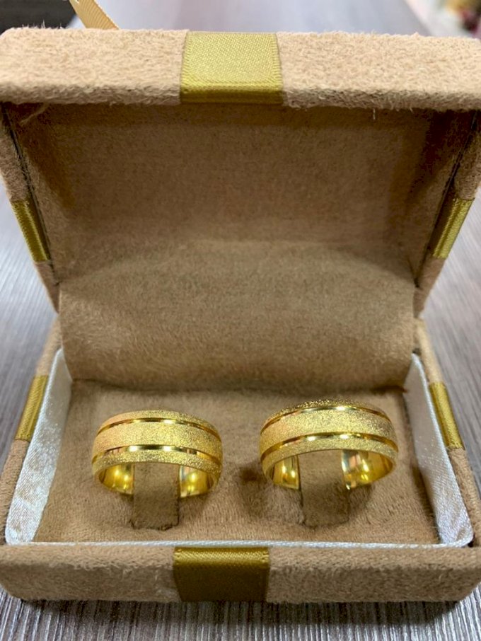 Aliança de ouro 18K 6 gramas