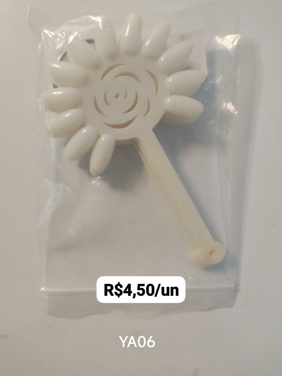 YA06 - Expositor de Unhas