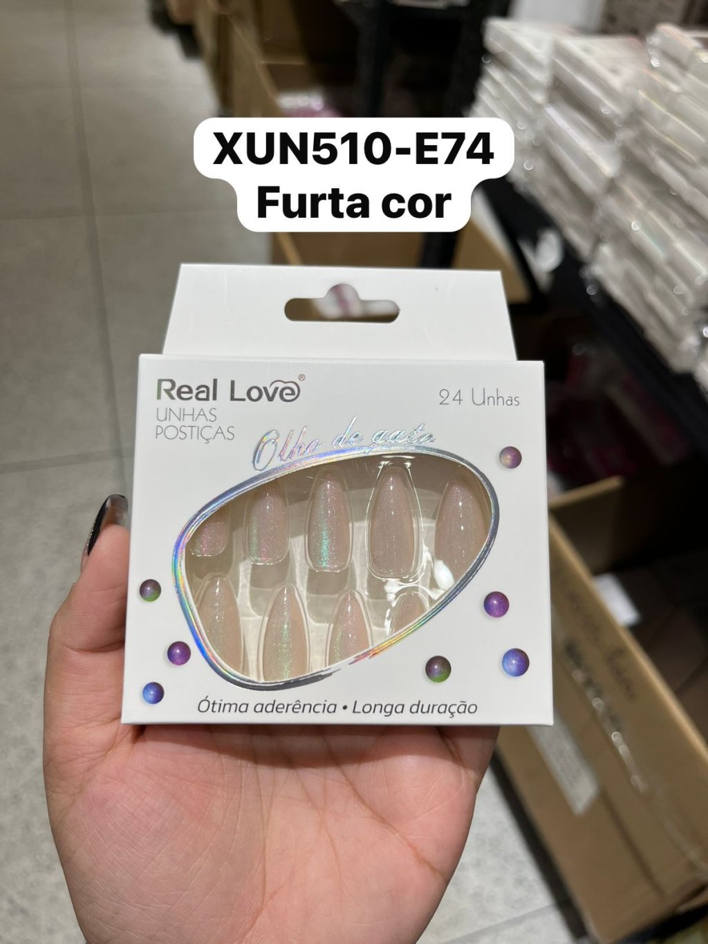 XUN510 - E74 Furta Cor- Unha Postiça Amendoada Olho de Gato