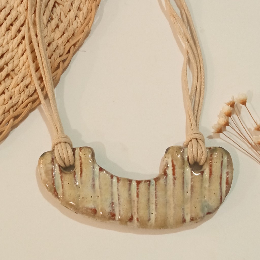 GARGANTILHA BEGE RÚSTICA 