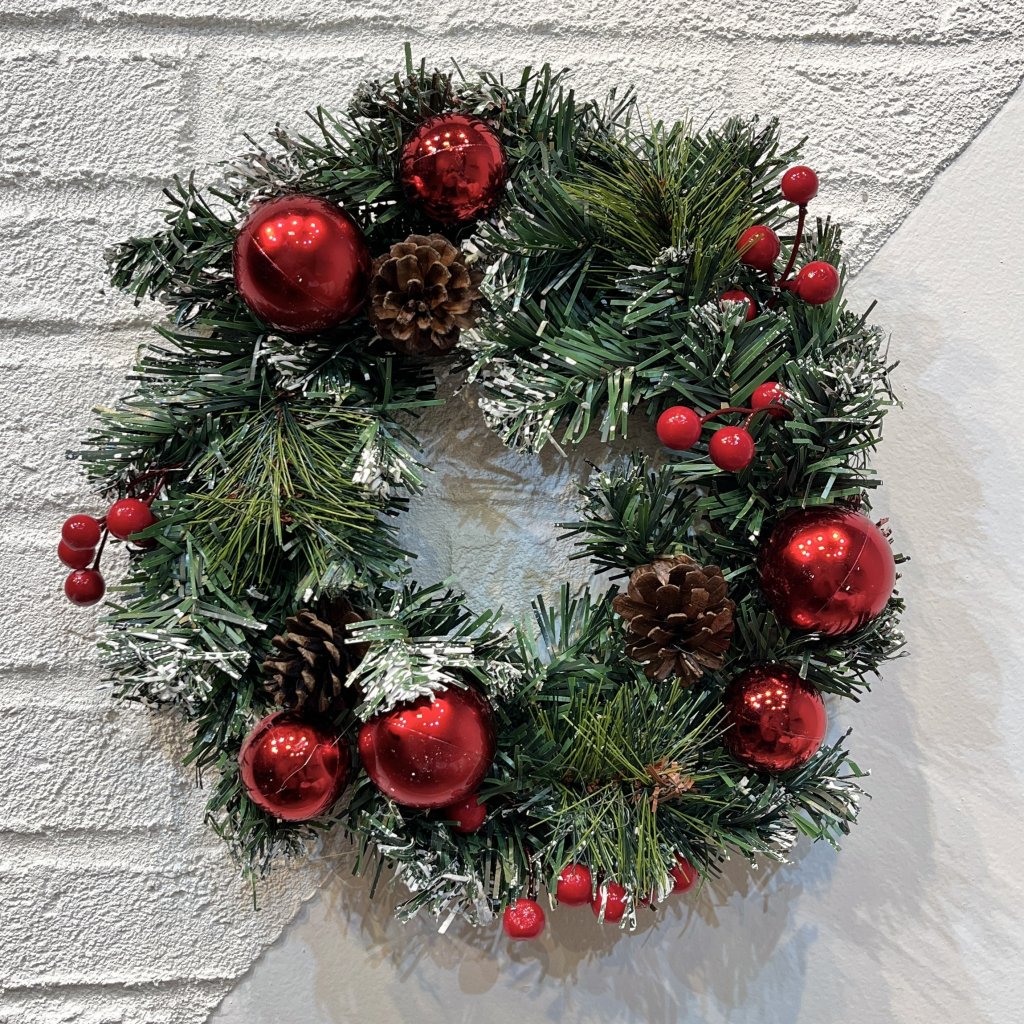 Guirlanda nevada decorada com bolas, pinhas e azevinhos 30CM 
