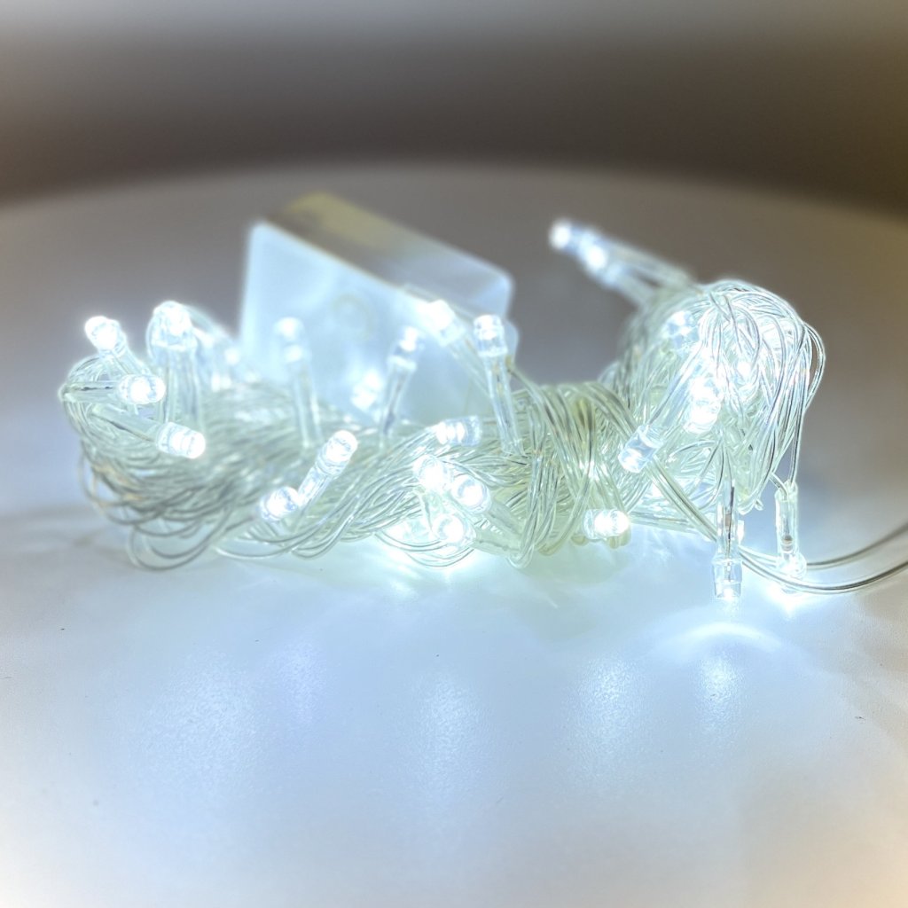 Pisca 50 leds branco frio - fio transparente - 8 funções  