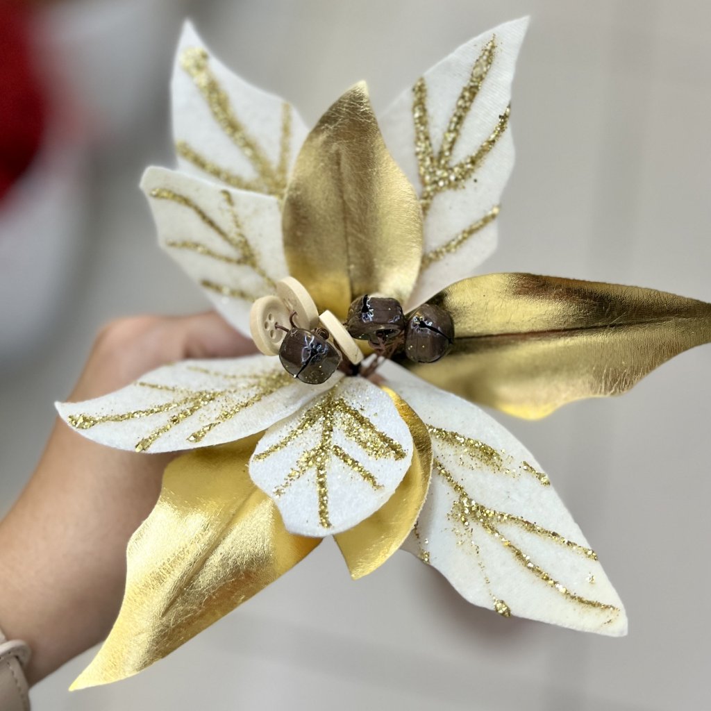 Flor de Natal dourada e off white com botões 