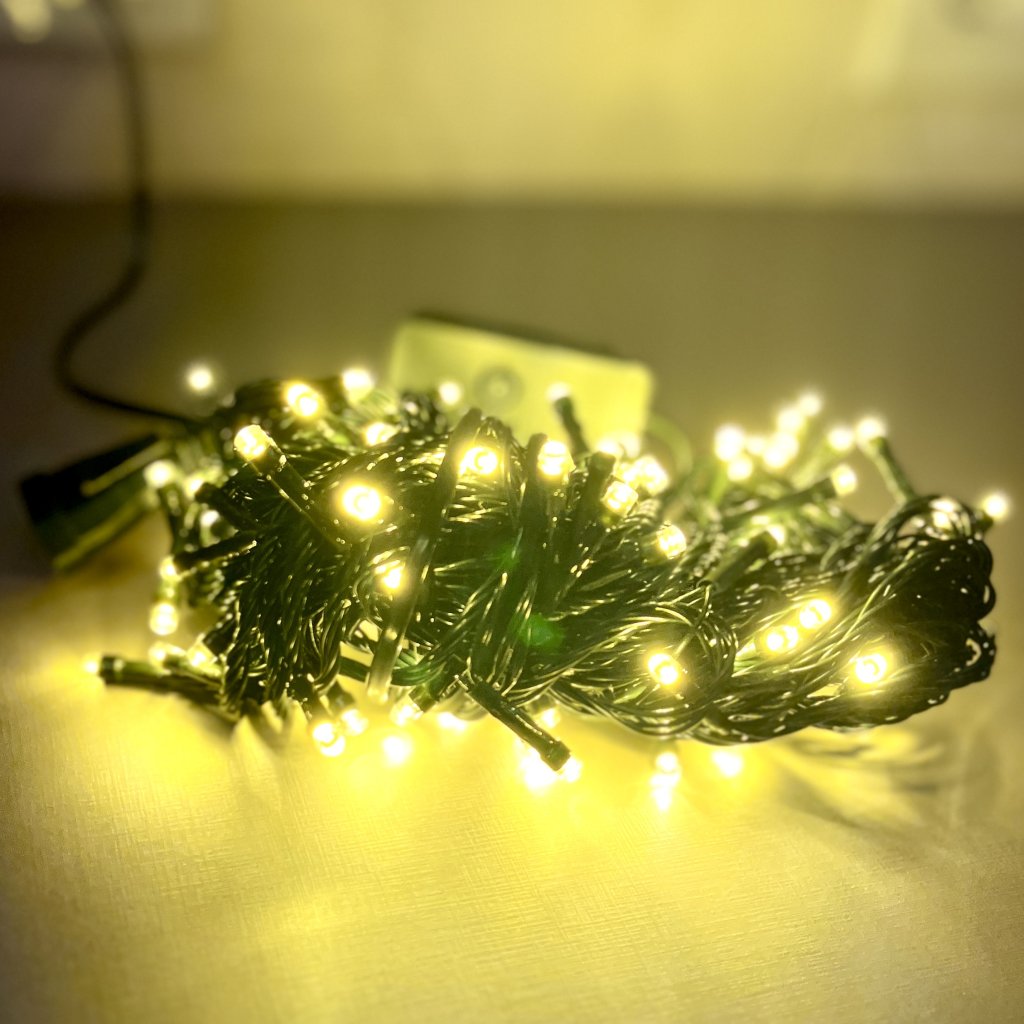 Pisca 100 leds Branco quente - fio verde - 8 funções com tomada macho e fêmea 