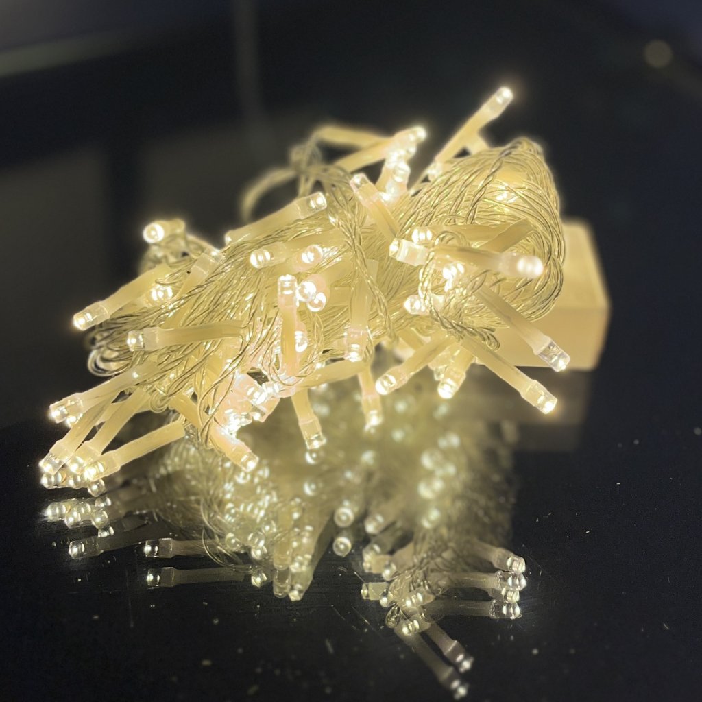 Pisca branco quente fio transparente 100 leds 8 funções 