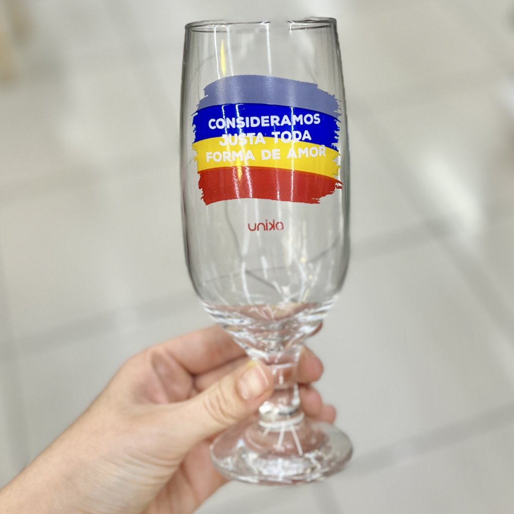 Taça de cerveja “Consideramos justa toda forma de amor” 