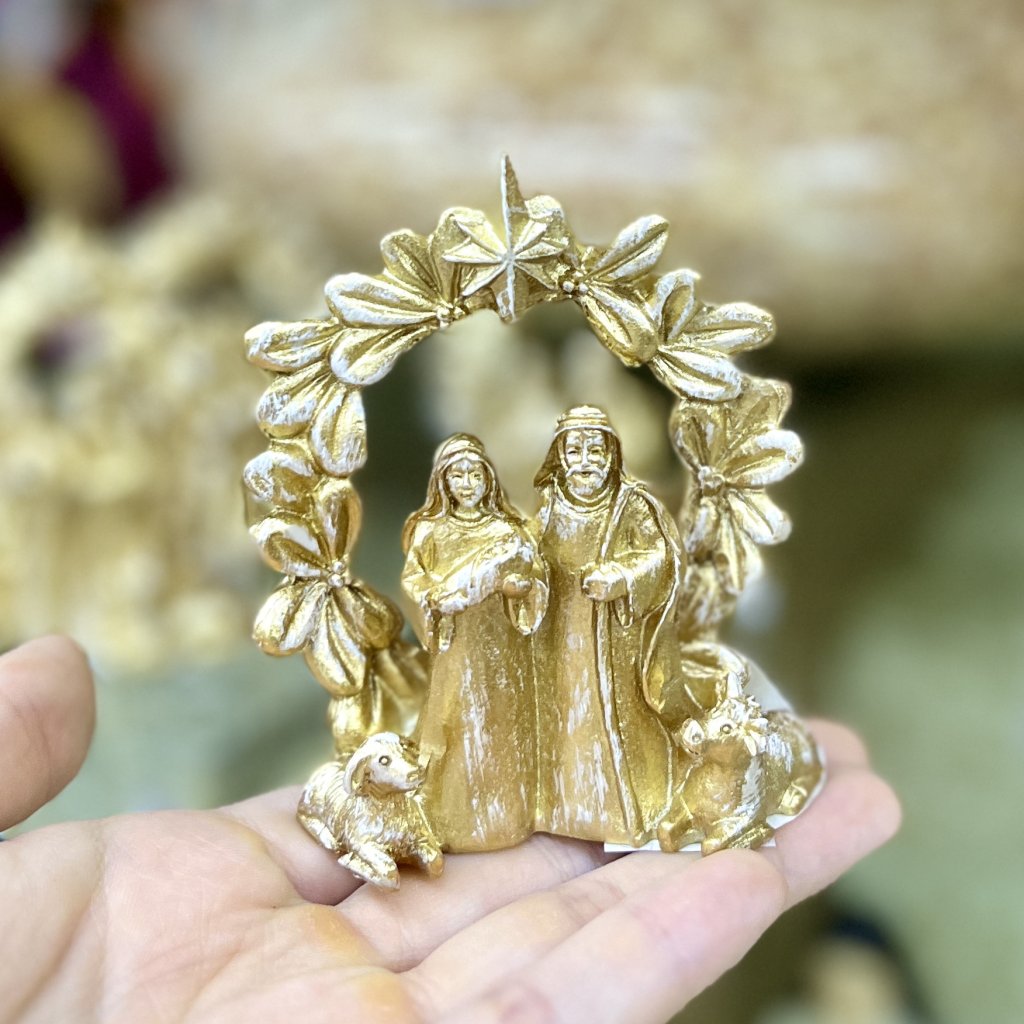Sagrada Família dourada em poliresina 