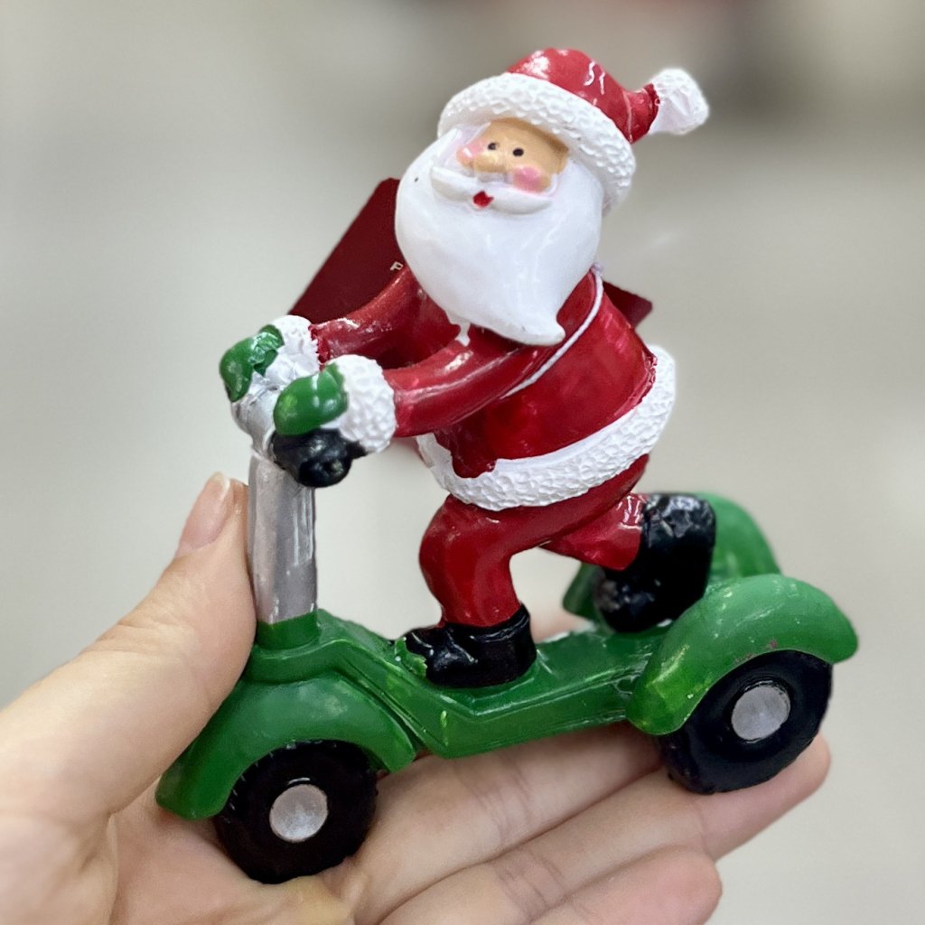 Enfeite papai Noel no patinete 