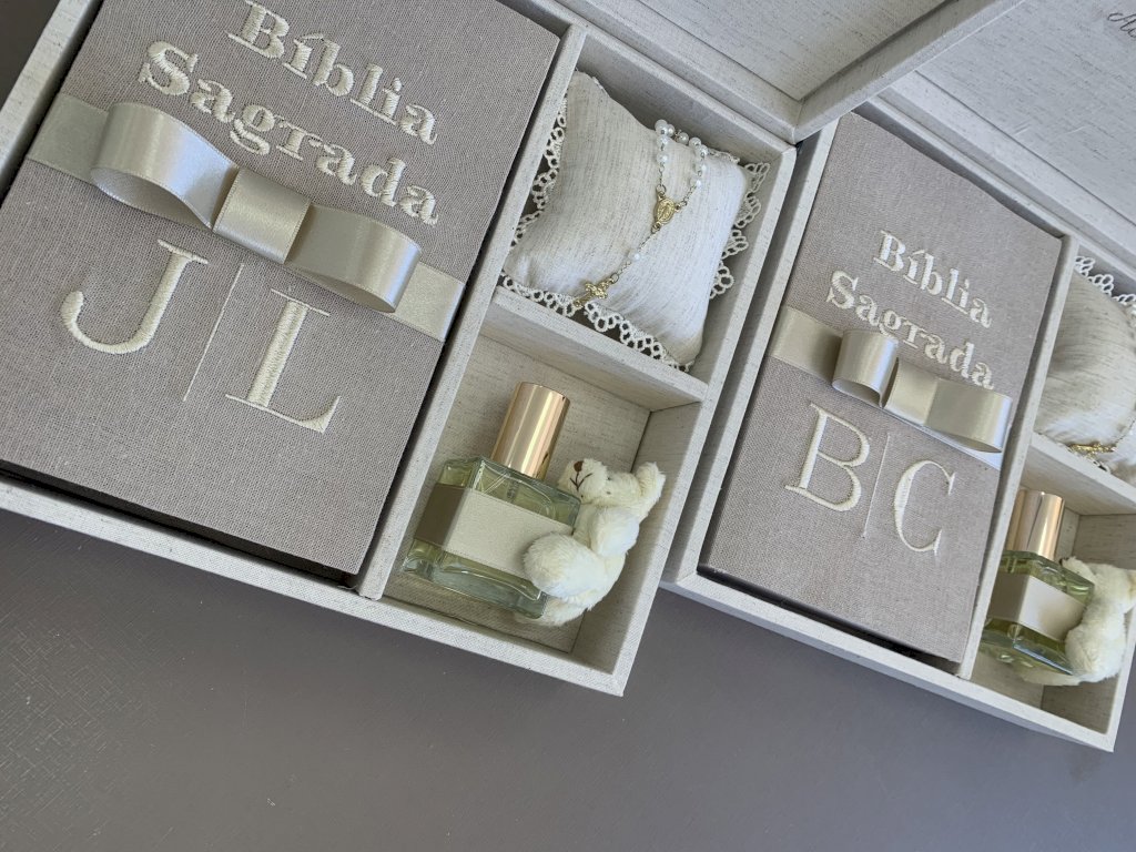 Caixa mdf com Bíblia 