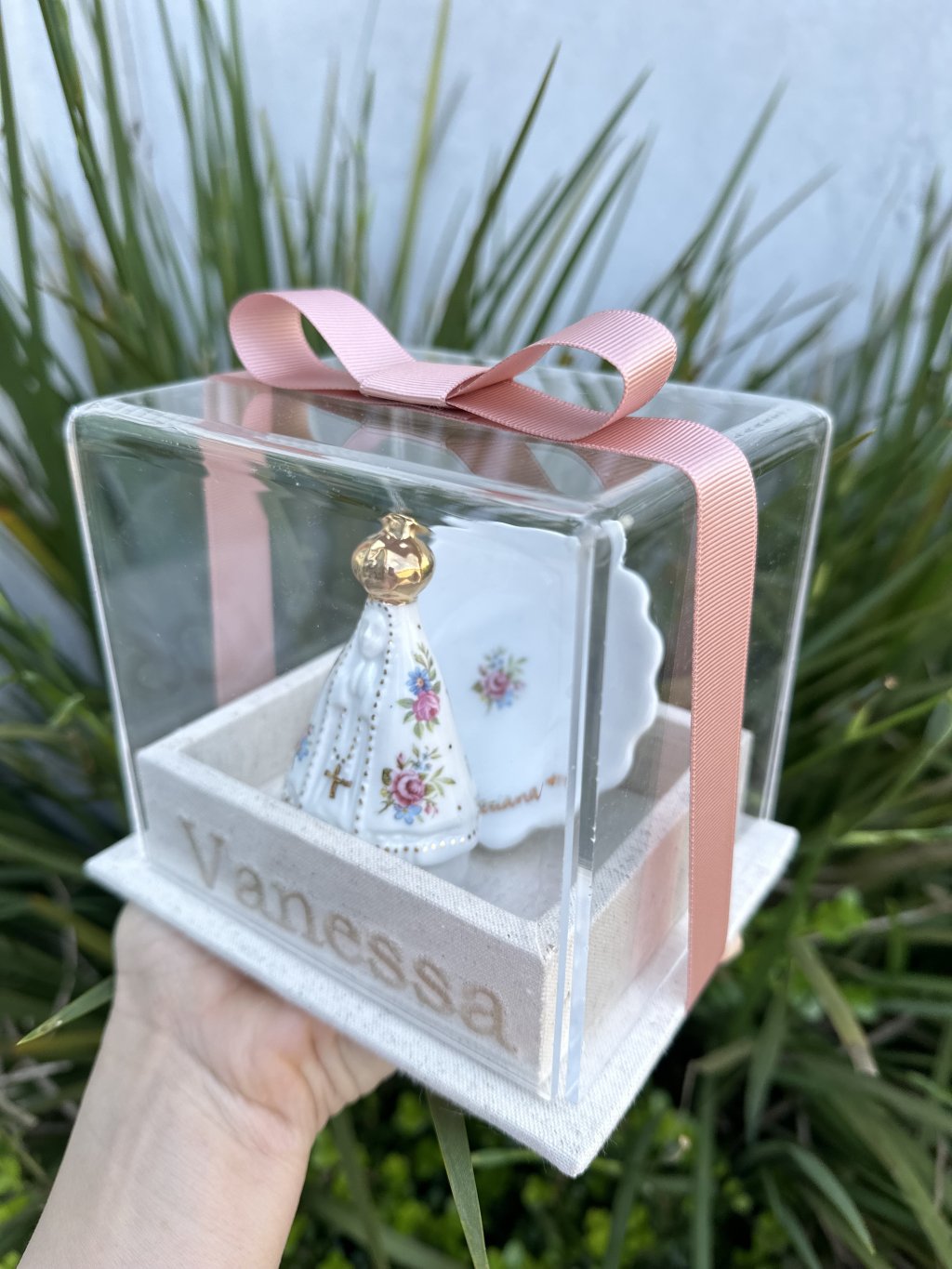 Caixa lembrança ou convite de padrinhos com Nossa senhora de porcelana