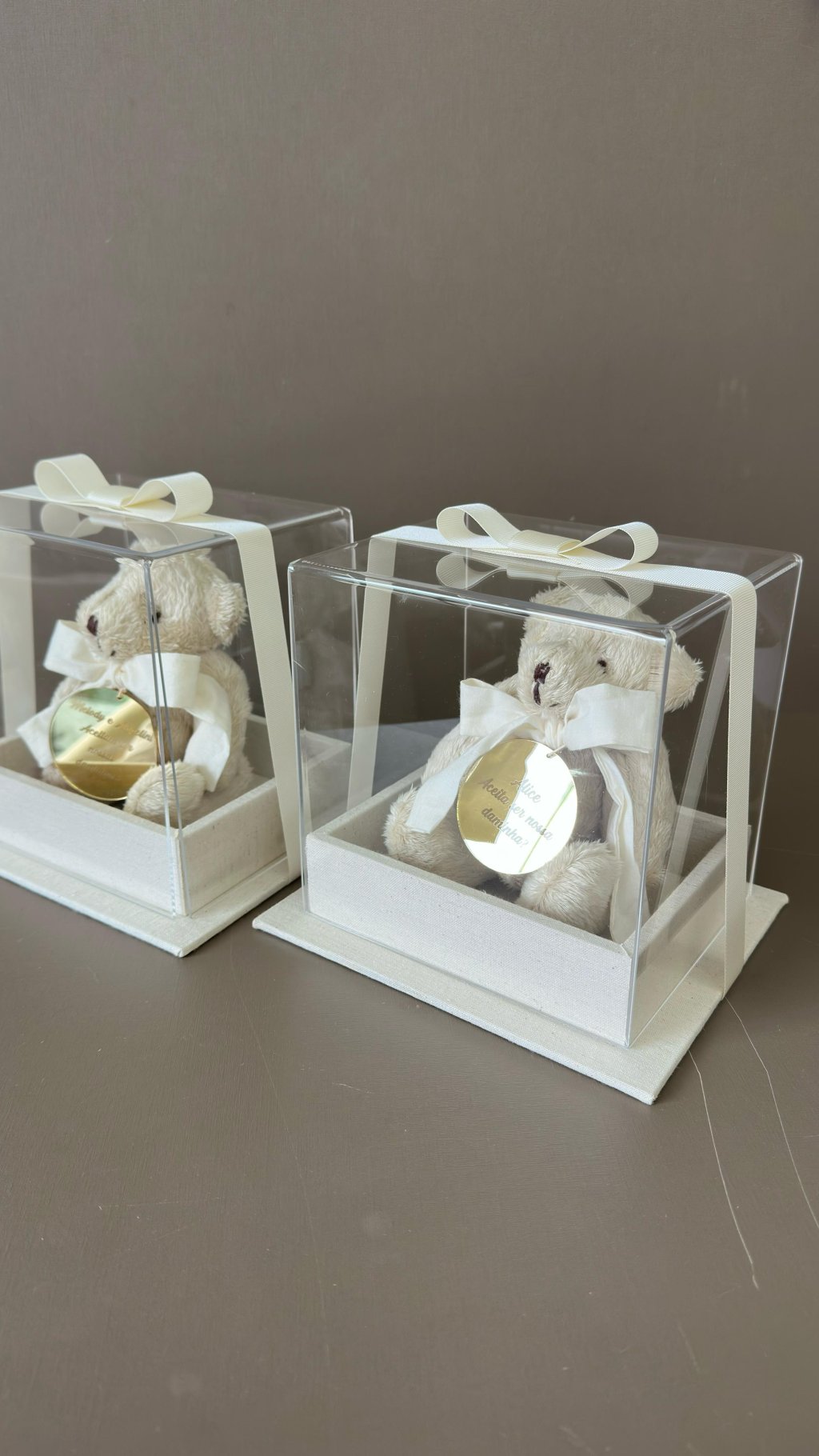 Caixa acrílica com ursinha para daminha 