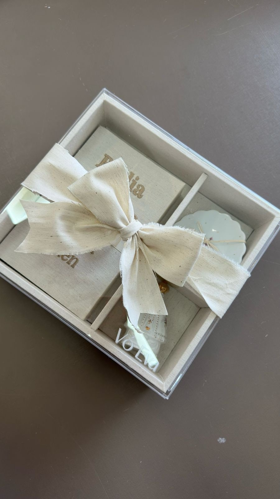 Convite luxo com Bíblia e nossa senhora de porcelana, e salva joia 