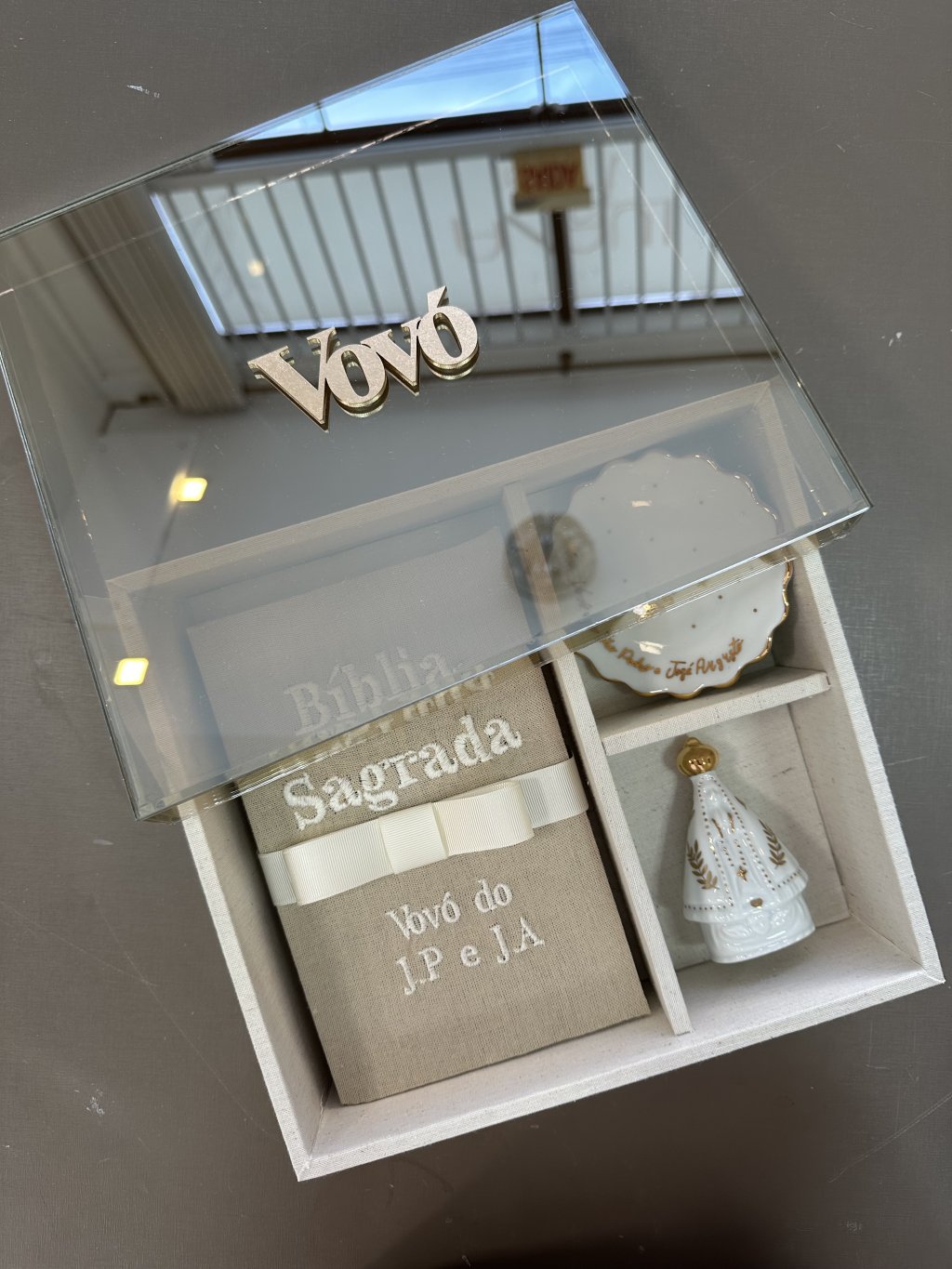 Convite de padrinhos luxo com porcelana 1 Bíblia personalizada e 1 Nossa Senhora com 1 prato salva joias 