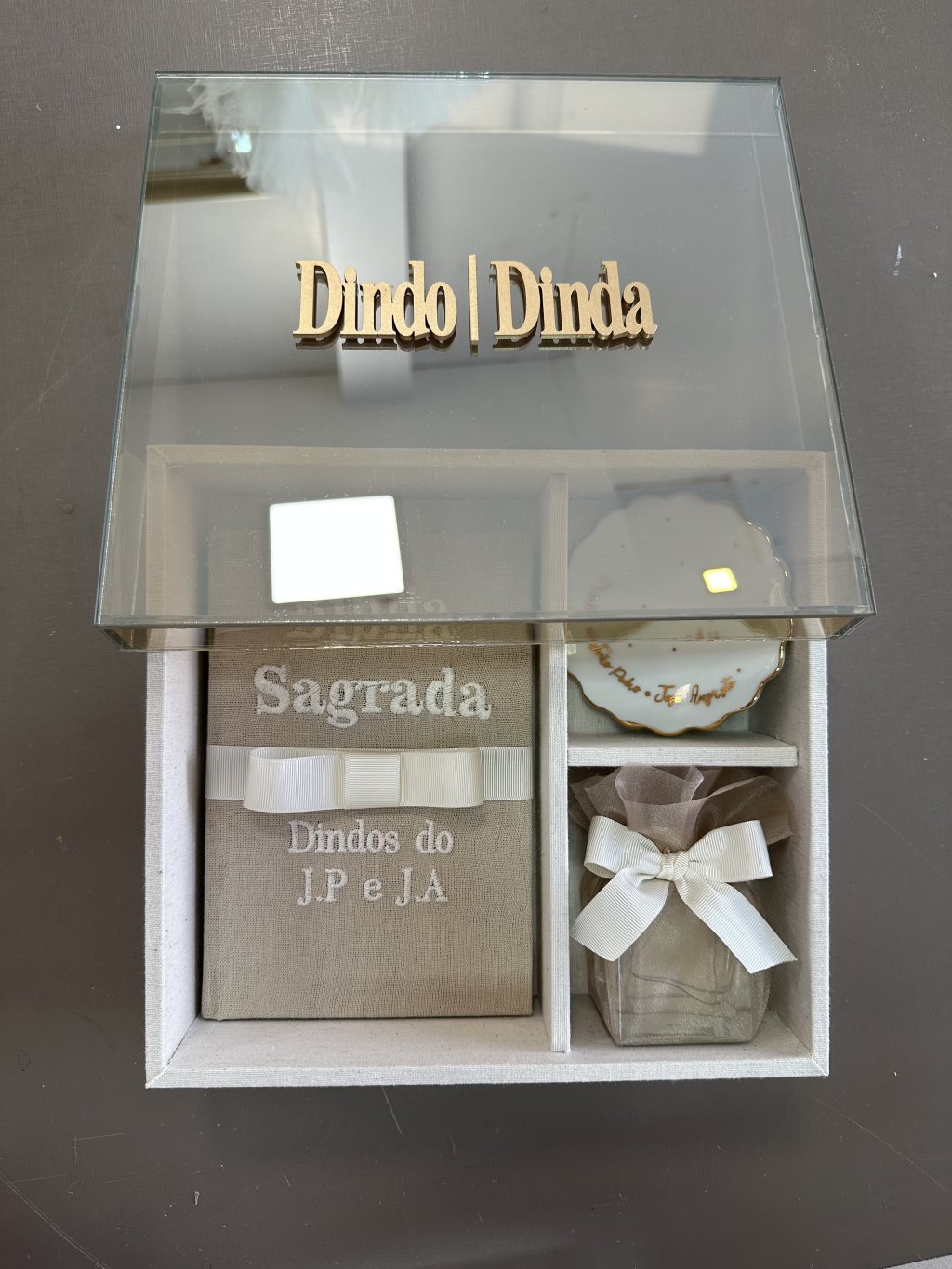 Convite de padrinhos luxo com uma salva joia de porcelana e 1 Bíblia personalizada, 1 aromatizador de ambiente  