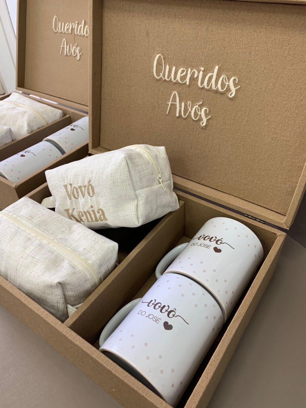 Convite de padrinhos com 2 necessáire 1 vela e 1 aromatizador 