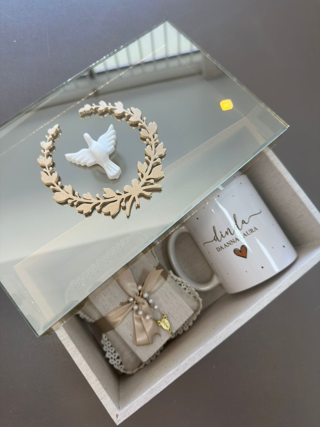 Caixa luxo com uma caneca personalizada, livro de salmo ou PODE SUBSTITUIR PELA NOSSA SENHORA APARECIDA 