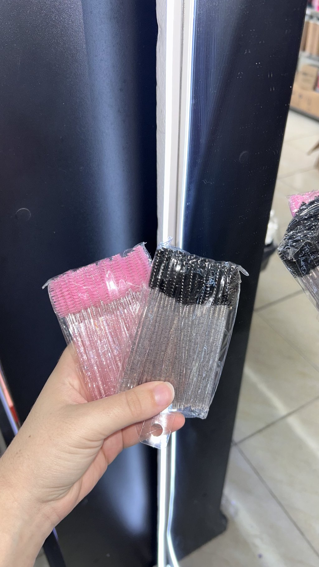 Box com 6 pacotes de escovinha de cílios 