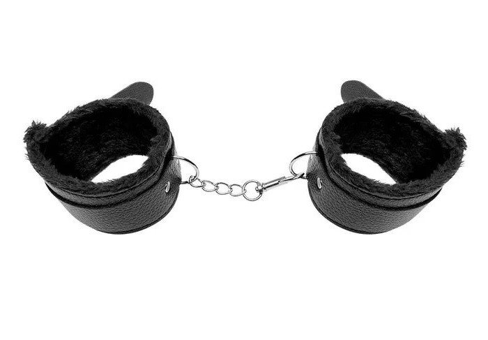 *ALGEMAS EM COURO REVERTIDA COM PELÚCIA - PRETA