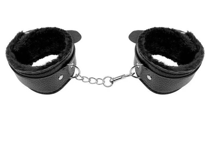 *TORNOZELEIRA EM COURO REVERTIDA COM PELÚCIA - PRETA