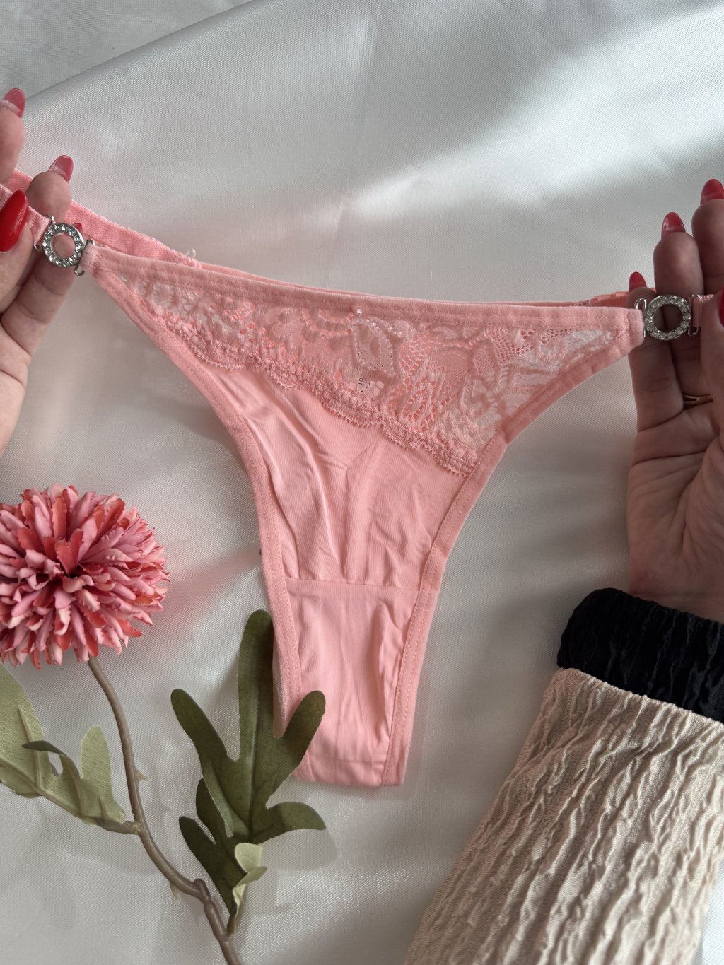 Calcinha importada com biju