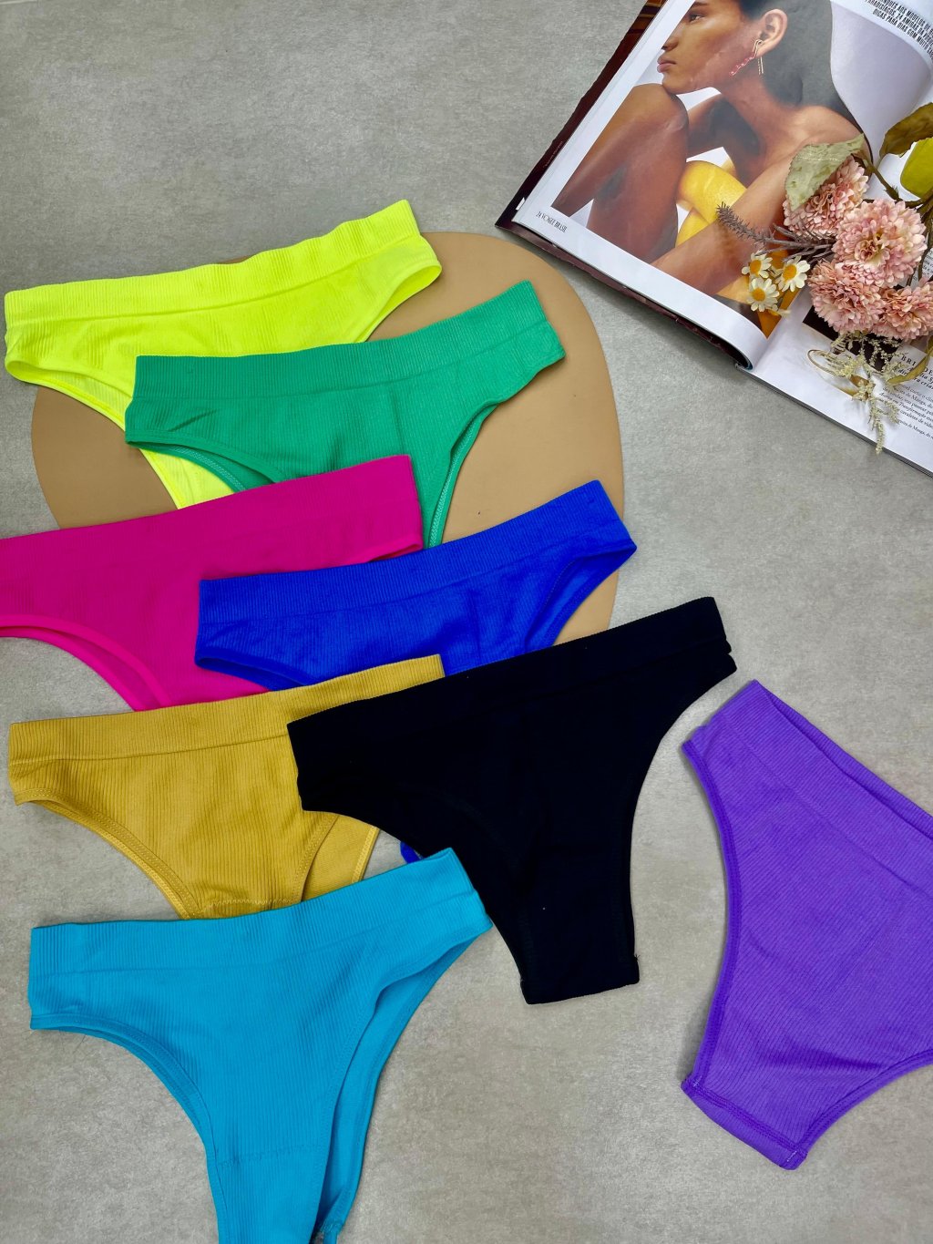 Calcinha Canelada maior no bumbum Neon