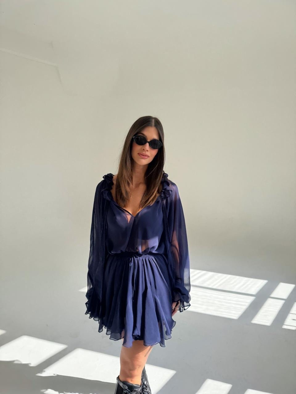 Conjunto chiffon blusa ombro a ombro e saia curta pregas salgu SJ-1103