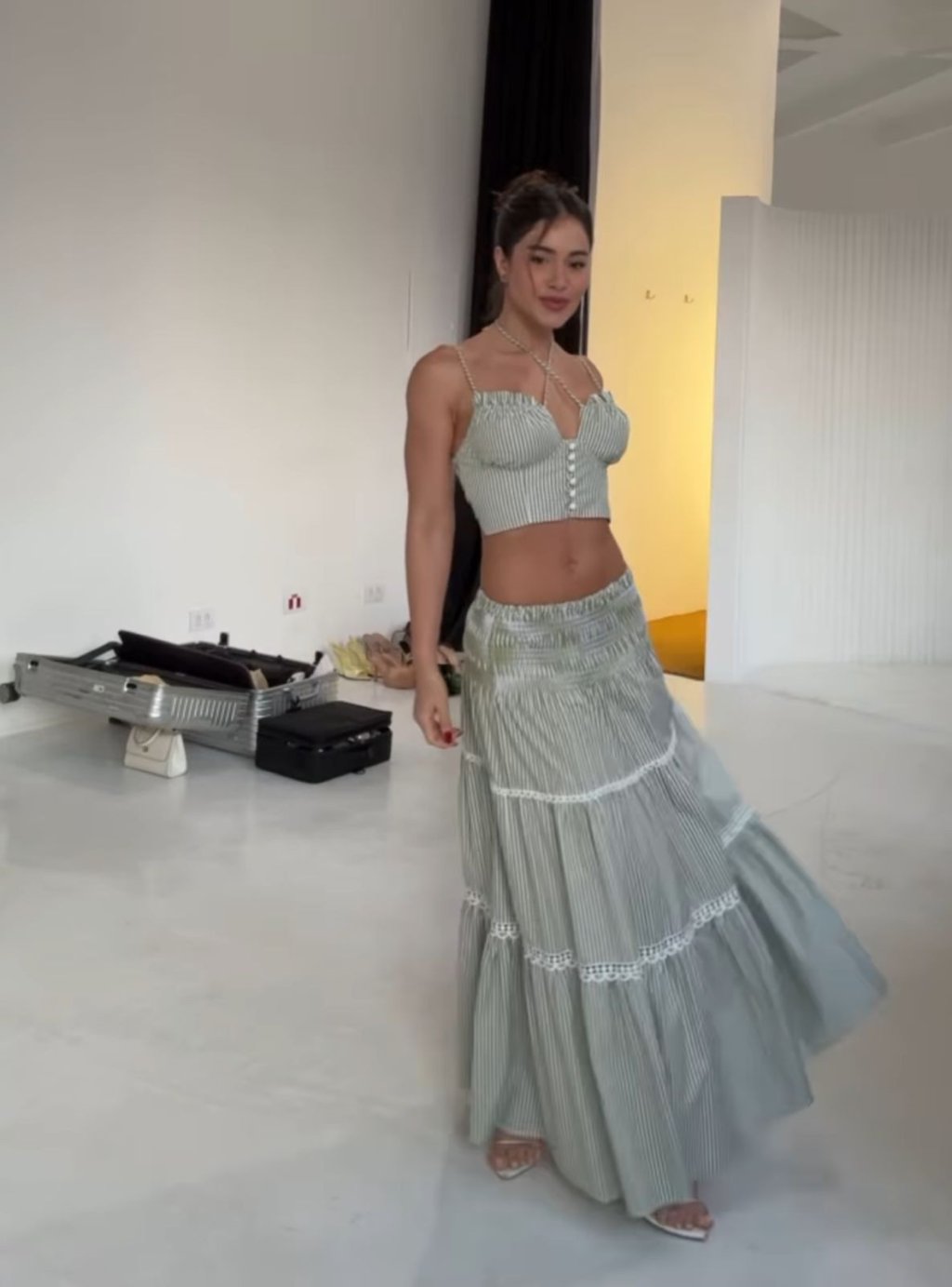 Conjunto tricoline listrinhas top botões e saia Longuete lastex Salgu 