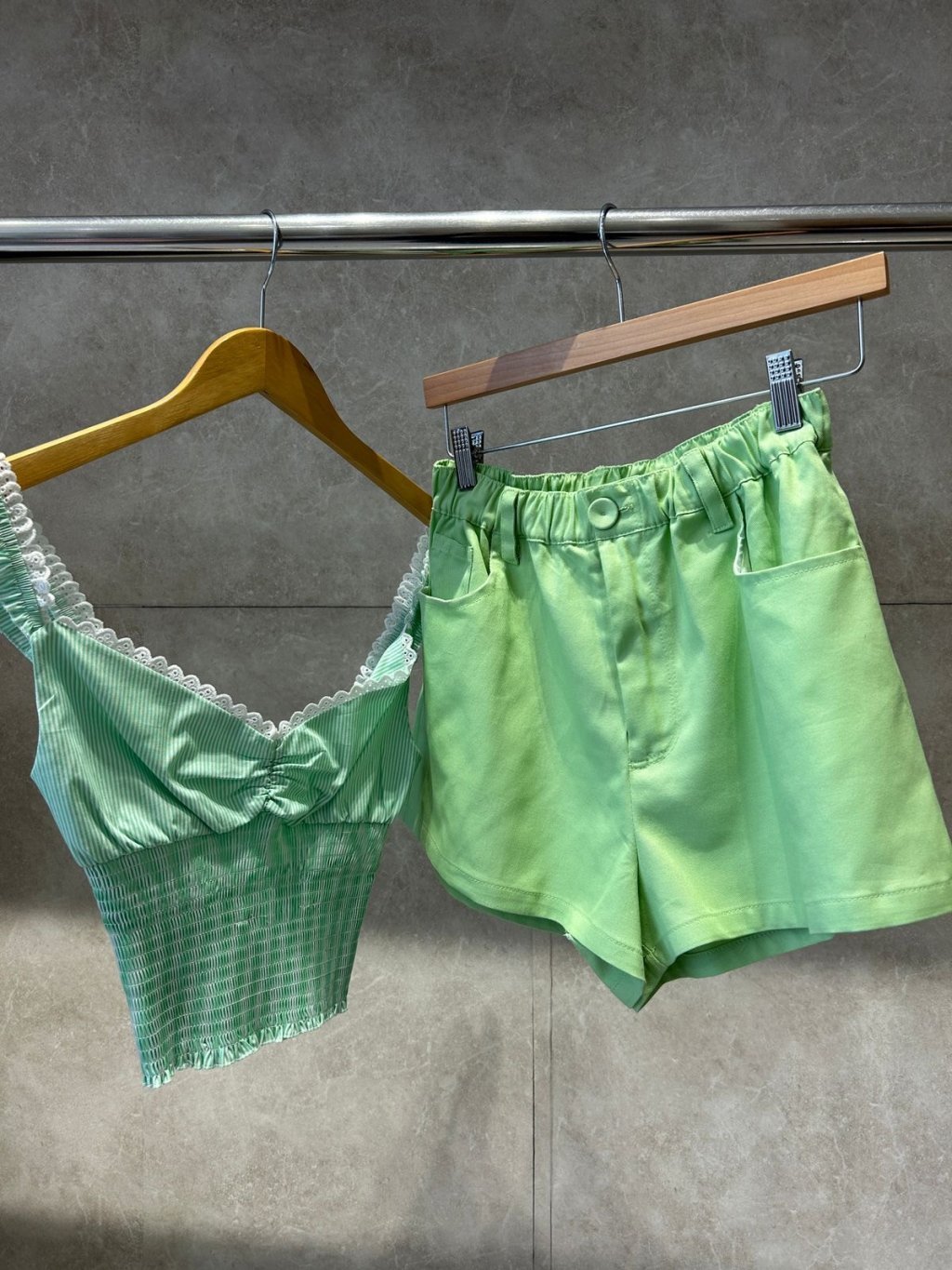 Short sarja elástico cintura botão encapado Salgu 