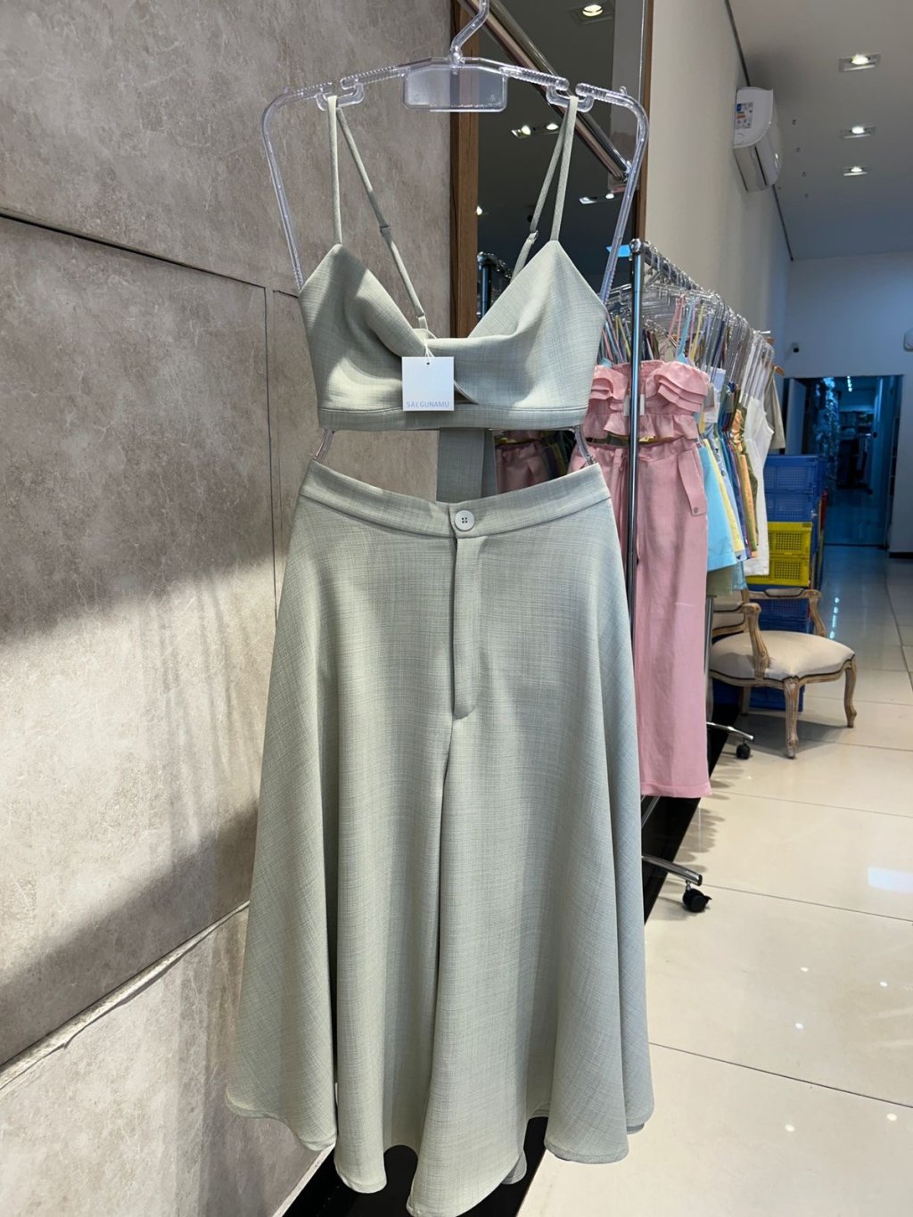 Conjunto top torcido e calça pantacourt ampla Salgu