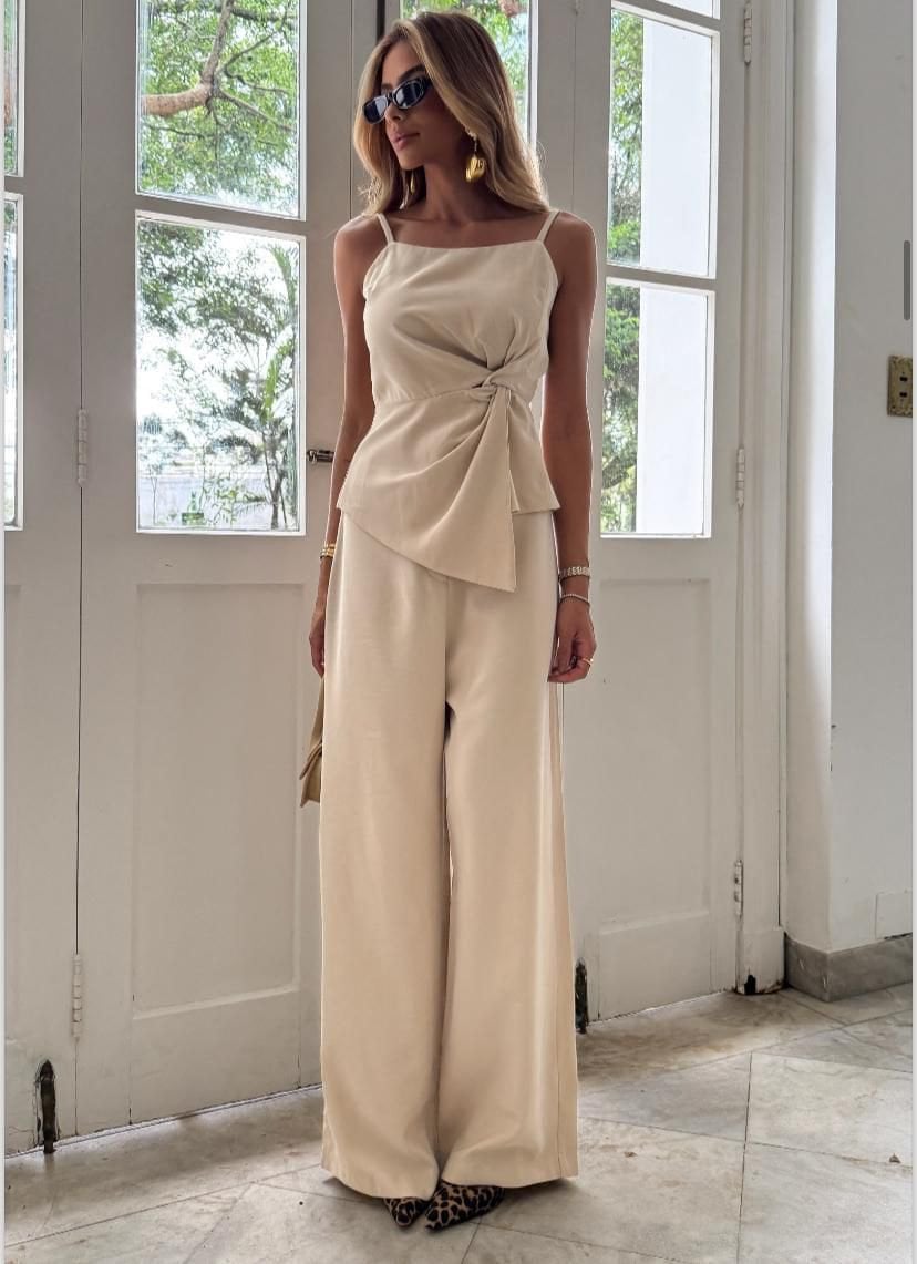 Conjunto alfaiataria blusa alca detalhe torcido e calca pantalona HP