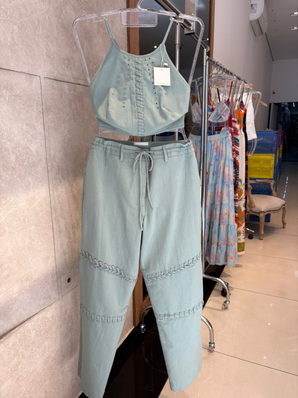 Conjunto detalhes trança top frente única cordinha calça ajuste cintura Salgu