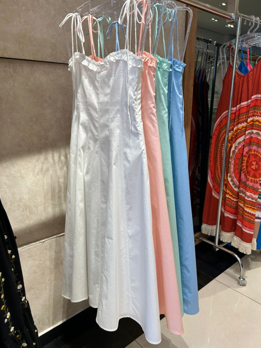 Vestido longuete tricoline godê costuras fru fru Salgu