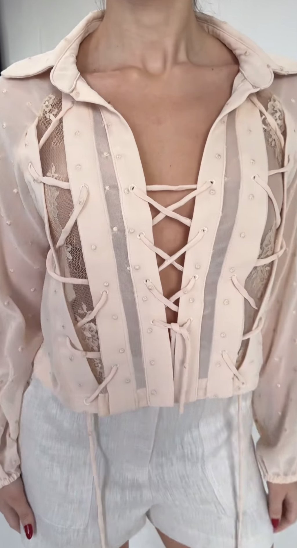 Blusa manga longa chiffon bordado cordinha e transparência Salgu